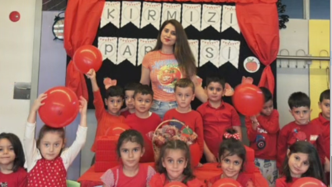 Anasınıfı A şubesi Özlem Atabey'in Sınıfı Kırmızı Partisi 